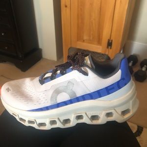 Ladies Cloud Monster Tennis Shoes Size 7.5